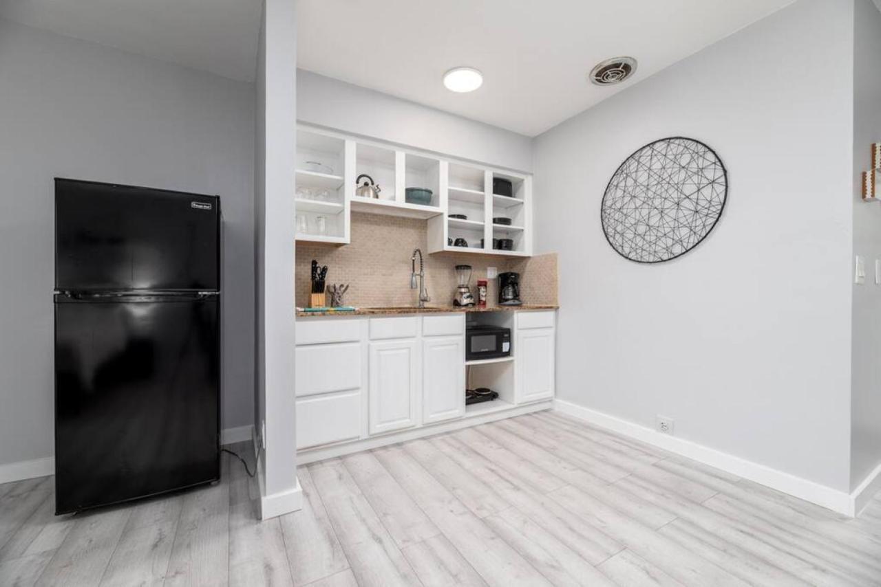 Apartment Just Off Wilton Drive 5